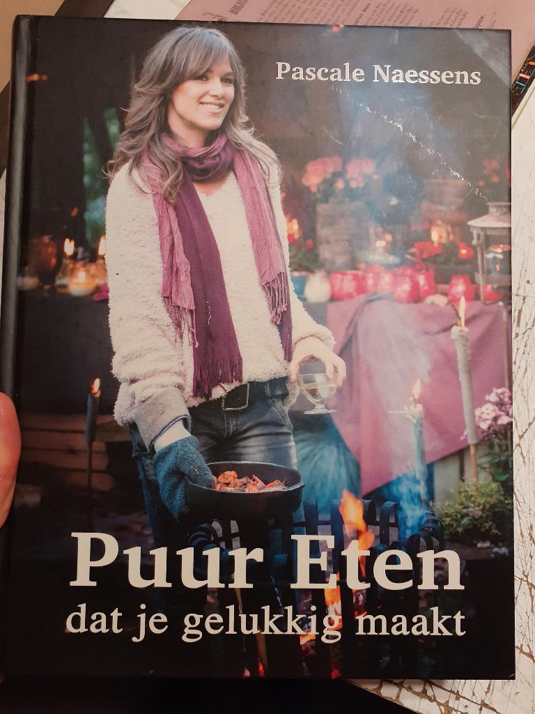 Kookboek Pascale Naessens “Puur eten dat je gelukkig maakt”, Boeken, Pascale Naessens, Gezond koken, Zo goed als nieuw, Tapas, Hapjes en Dim Sum