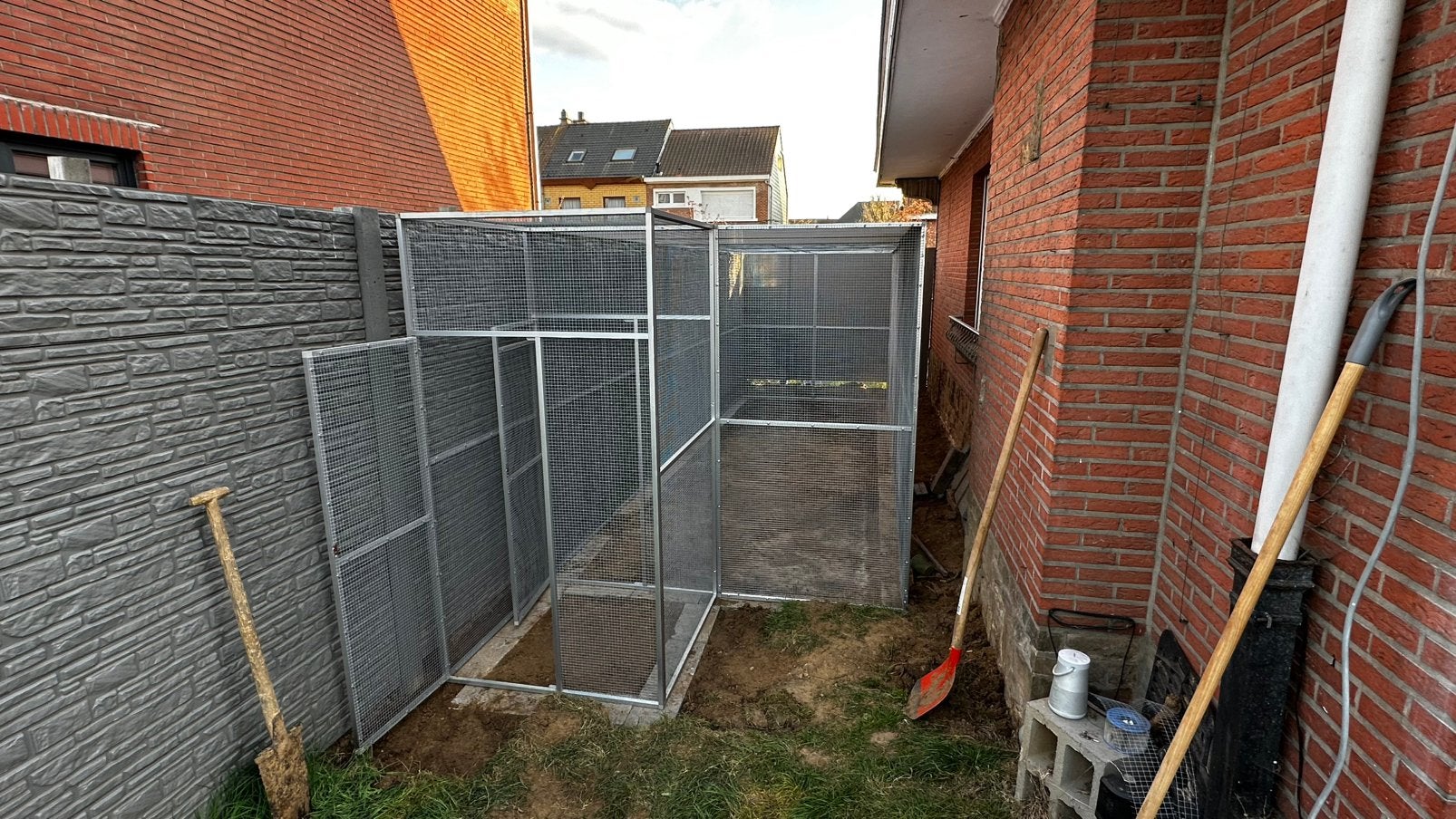 Volière 6 m bij 2 m met luchtsluis, Dieren en Toebehoren, Vogels | Hokken en Kooien, Ophalen, Zo goed als nieuw, Volière