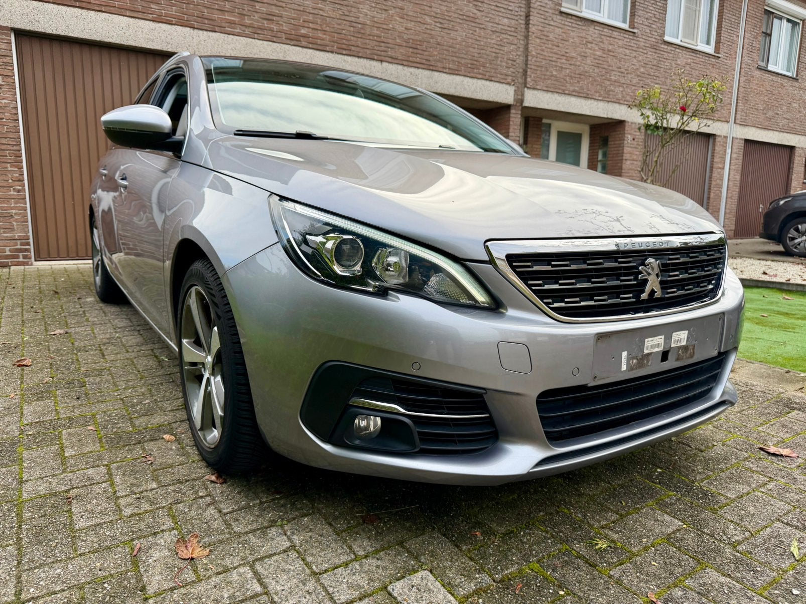 Peugeot 308 Sw / 1.2 Benzine / Euro 6, Auto's, Leder en Stof, Bedrijf, https://public.car-pass.be/vhr/c53d8bf0-500f-4449-909d-db02014b58e1