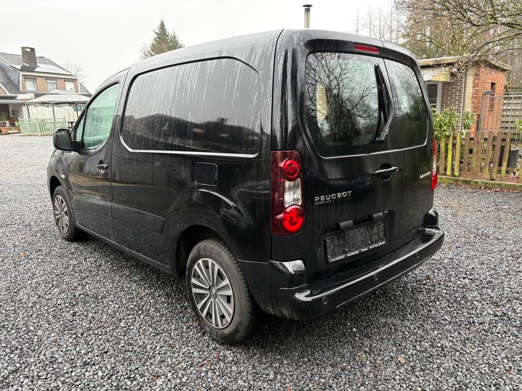 Peugeot partner bestelwagen 1.6benzine camera navi, Auto's, Bestelwagens en Lichte vracht, Stof, 4 cilinders, 1600 cc, Zwart