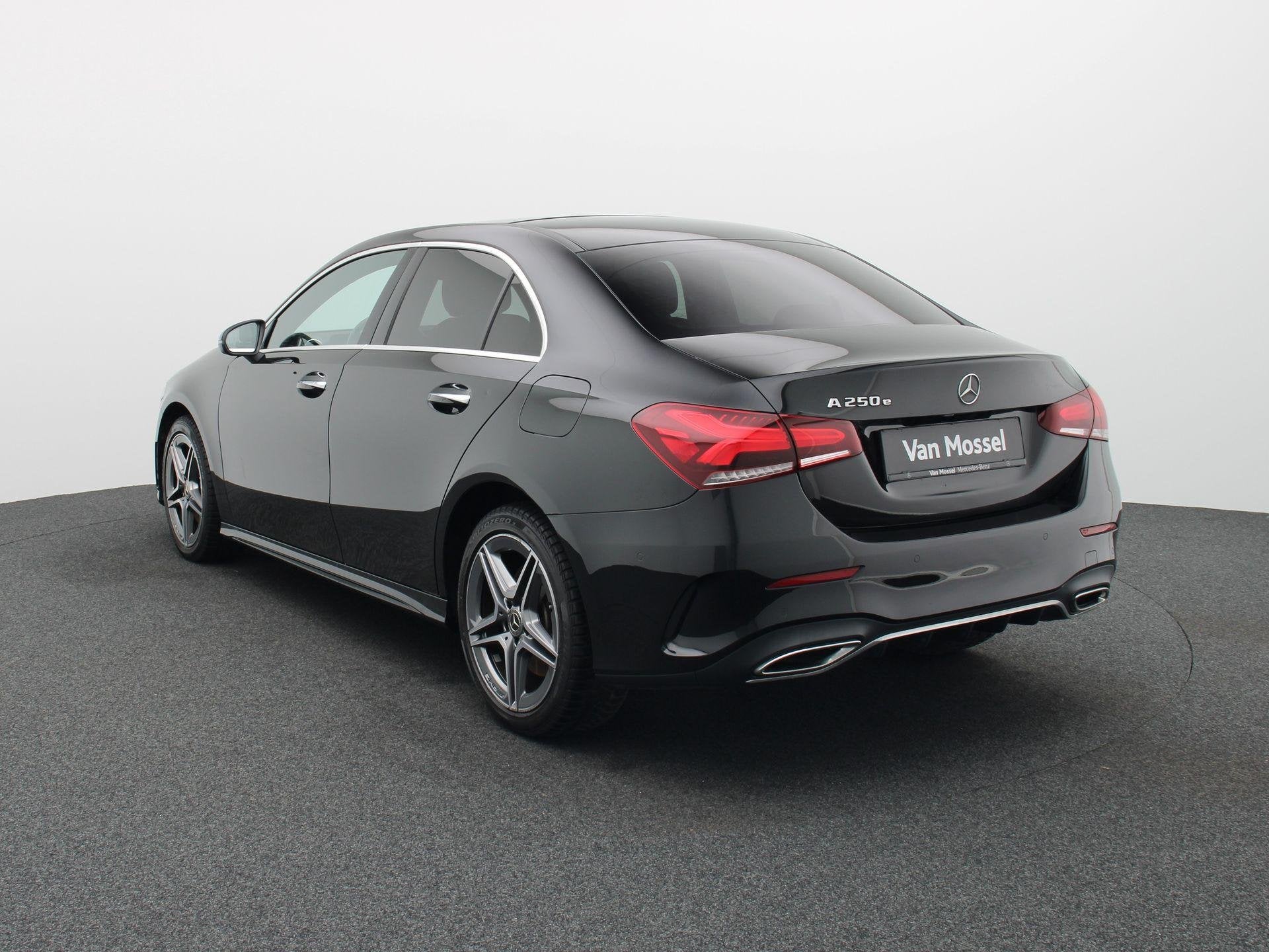 Mercedes-Benz A-Klasse 250 e Sedan AMG Line + PANO DAK + MUL, Autos, Electronic Stability Program (ESP), Achat, Entreprise, 16 kWh