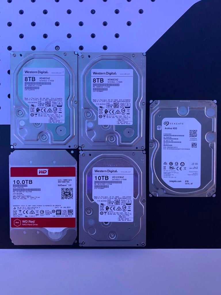 NAS DISKS 8 TB and 10 TB. Western Digital (WD), Ophalen of Verzenden, Zo goed als nieuw