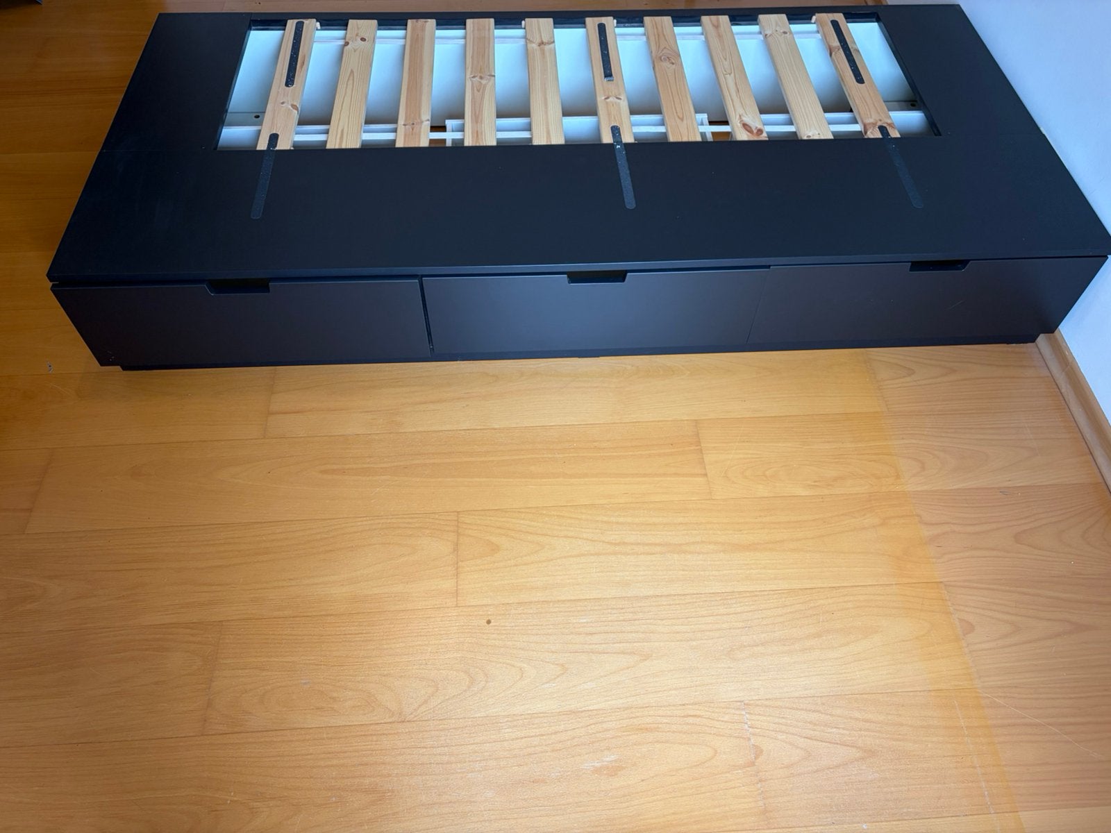 IKEA Nordli bed, Huis en Inrichting, Slaapkamer | Bedden, Ophalen, 90 cm, Eenpersoons, Zwart