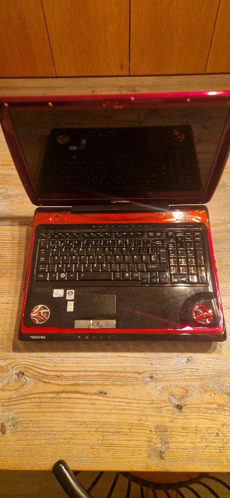 Toshiba Qosmio X300-15R – Iconische Gaming Laptop Rode Flame, Informatique & Logiciels, Ordinateurs portables Windows, Utilisé