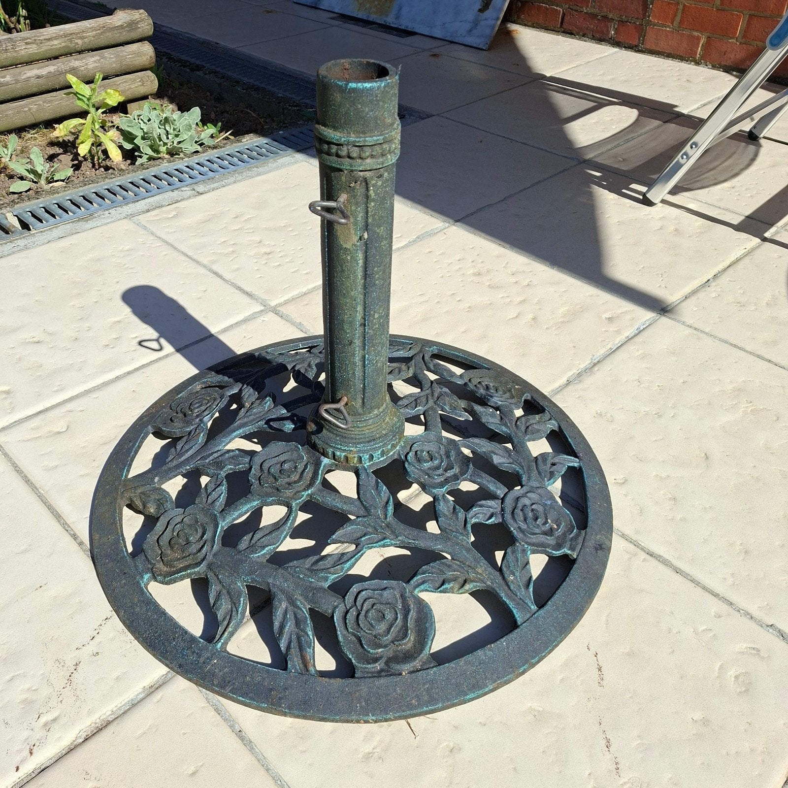 Très beau support en fer forgé pour parasol, Comme neuf