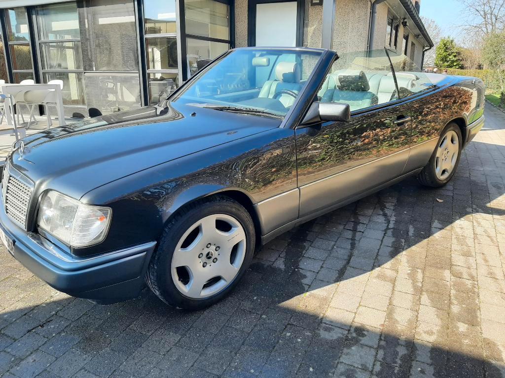 e 220 cabrio oldt. 1994 in topconditie oldtimer farm aalter, Auto's, Mercedes-Benz, Bedrijf, E-Klasse, Elektrische ramen, Benzine