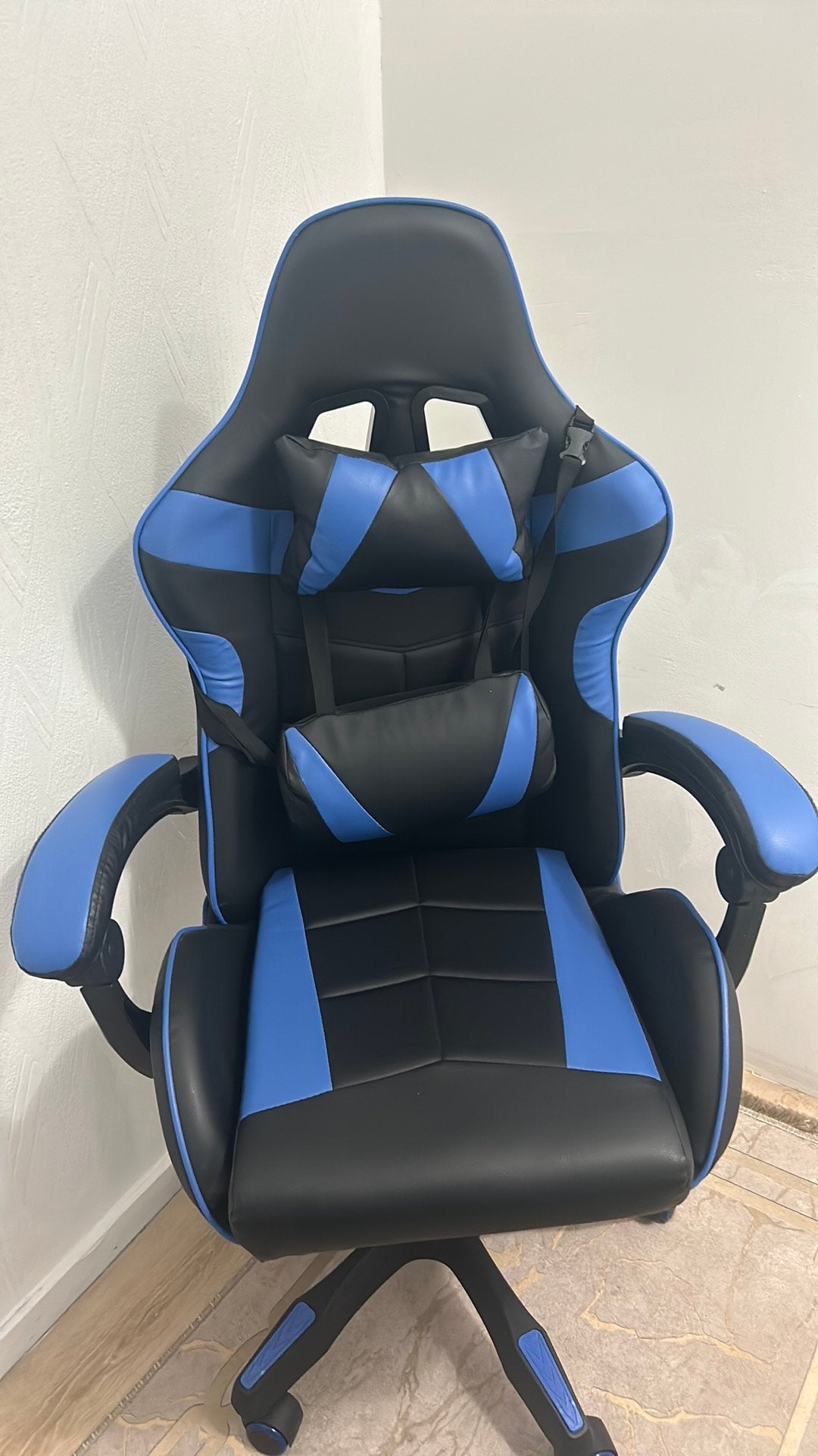 Bureau stiel kleur zwart en blauw, Ophalen, Zwart, Zo goed als nieuw, Gaming bureaustoel