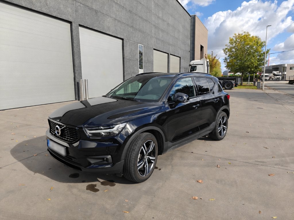 Volvo XC40 B4 HYBRID R-Design ASSIST, CAMERA, TREKHAAK, ..., Auto's, Automaat, Dealer onderhouden, 1969 cc, Zwart
