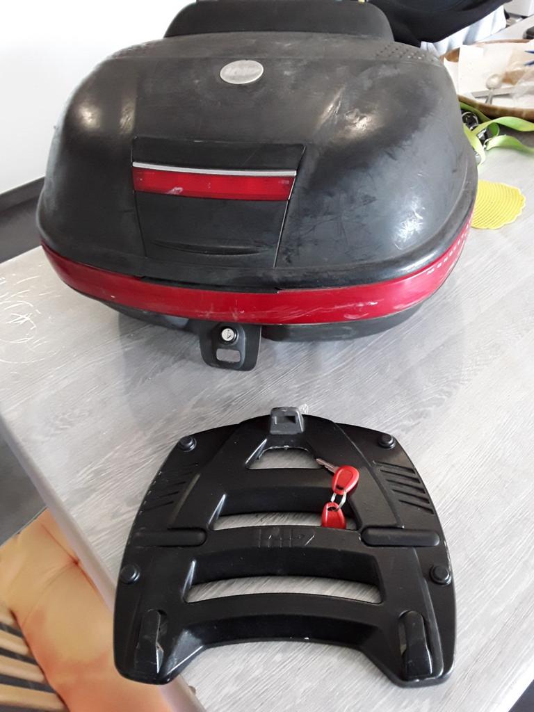 Topcase  Givi, Motoren, Ophalen