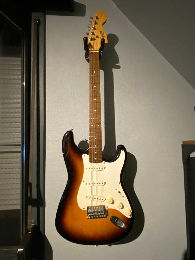 Squier Strat Affinity Sunburst || met versterker, Muziek en Instrumenten, Snaarinstrumenten | Gitaren | Elektrisch, Ophalen, Fender