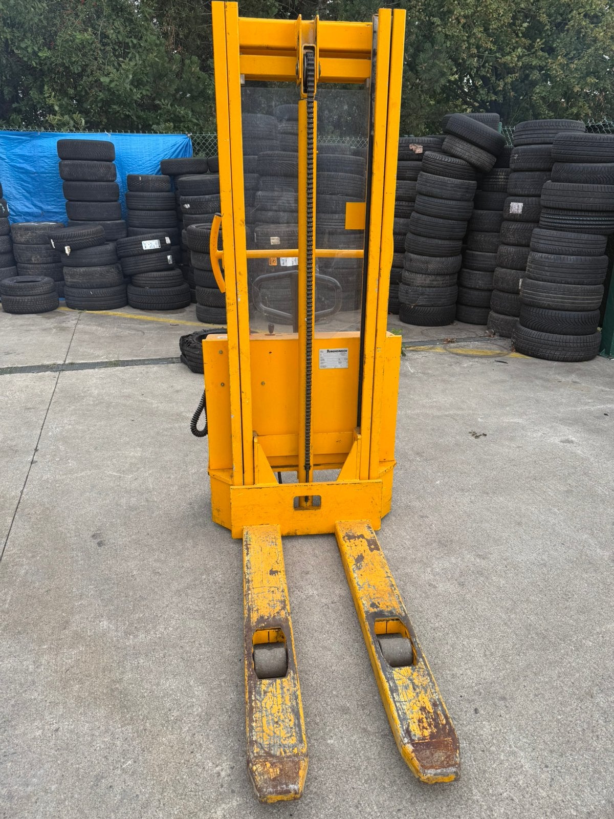 GERBEUR JUNGHEINRICH 1 TONNE LEVÉE 3 MÈTRES SEMI-ÉLECTRIQUE, Enlèvement, Utilisé