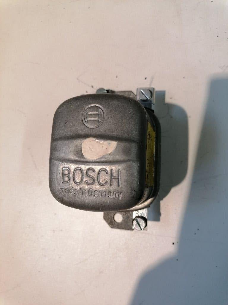 Régulateurs BOSCH de 12V.pour oldtimers très bon état, Enlèvement ou Envoi