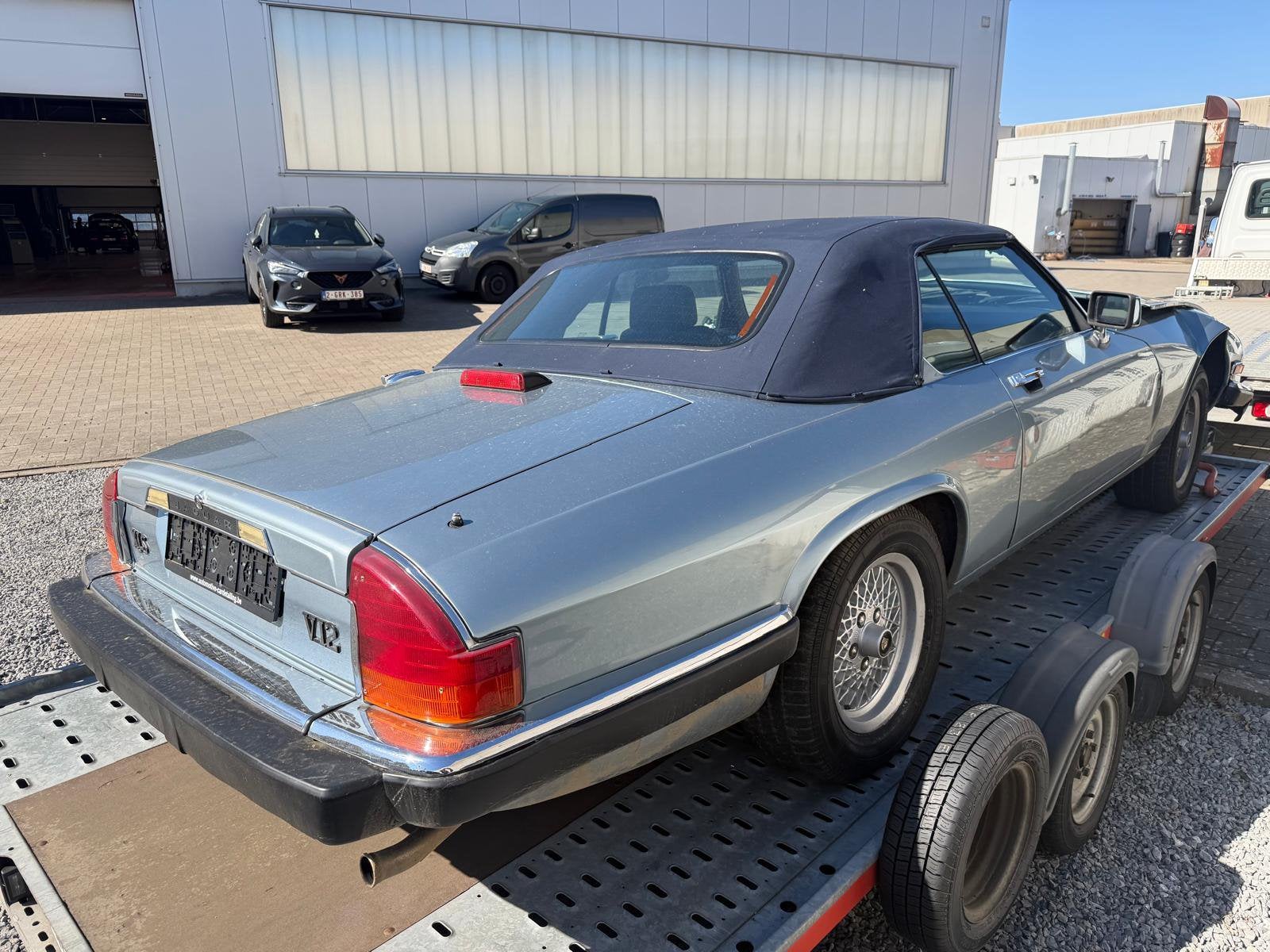 Jaguar xjs 12 cilinder beschadigd, foto 2