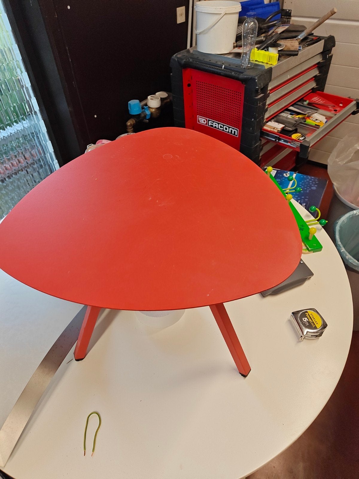 Bijzettafel 40cm hoog, rood en modern, Maison & Meubles, Accessoires pour la Maison | Vases, Enlèvement, Rouge