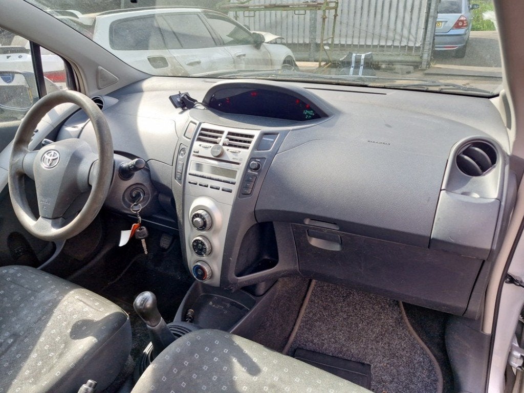 CEINTURE DE SECURITE AVANT DROIT Toyota Yaris II (P9), Utilisé, Toyota