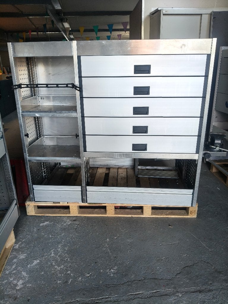 Aluca (2608) L 150 B 42 H 135 € 949, Ophalen, Zo goed als nieuw