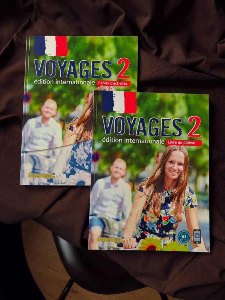 Voyages 2 — Livre de l'élève + Cahier d'activités (Frans)⁠, Frans, Ophalen of Verzenden, Zo goed als nieuw, Intertaal