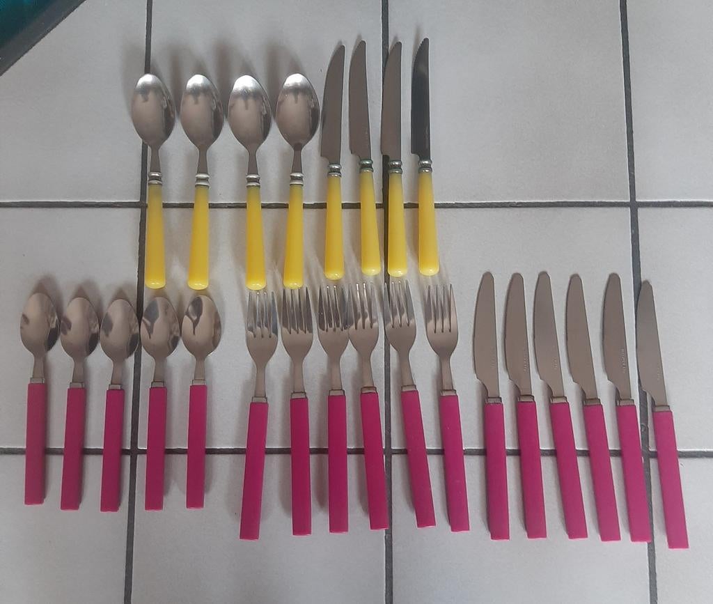 Coutellerie, couteaux, fourchettes, cuillères, cuillères à c, Enlèvement