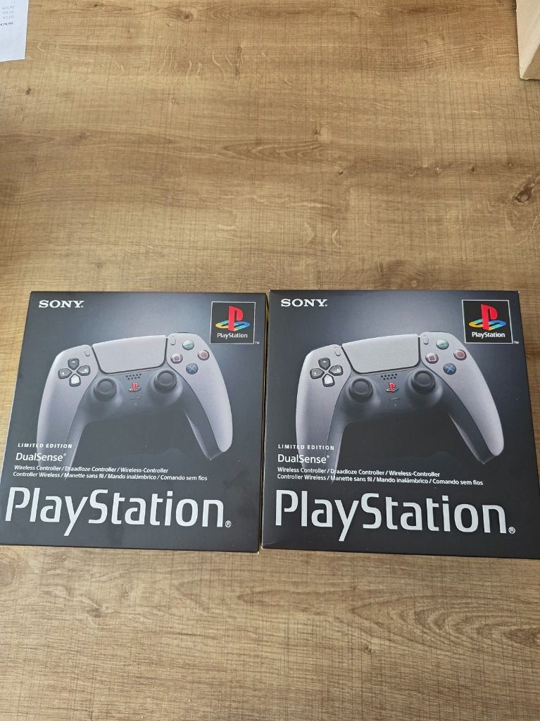 2 Ps5 30th Anniversary Limited Edition controllers Sealed, Games en Spelcomputers, PlayStation 5, Nieuw, Ophalen of Verzenden