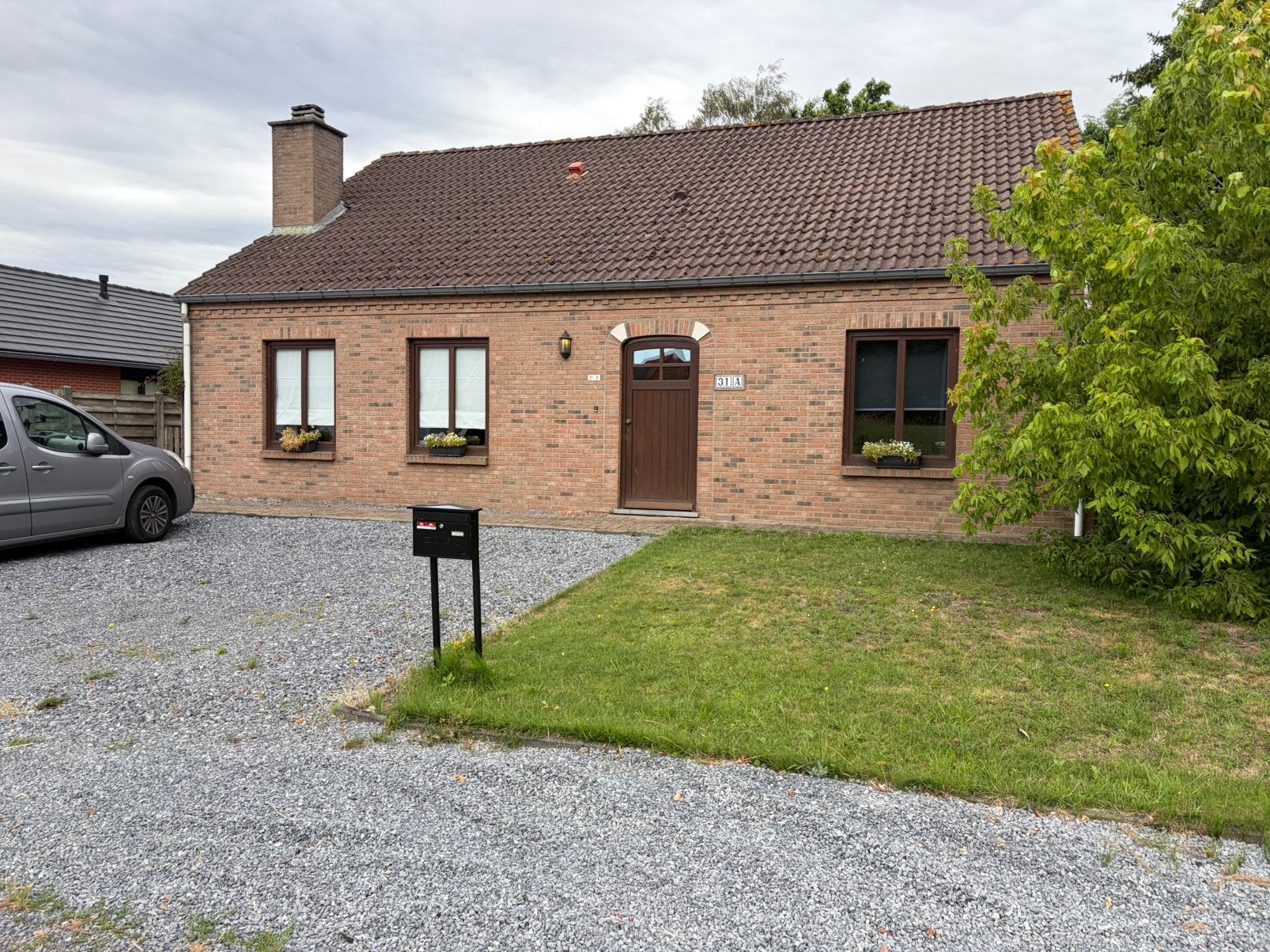 Te huur: woning met weide en stallen