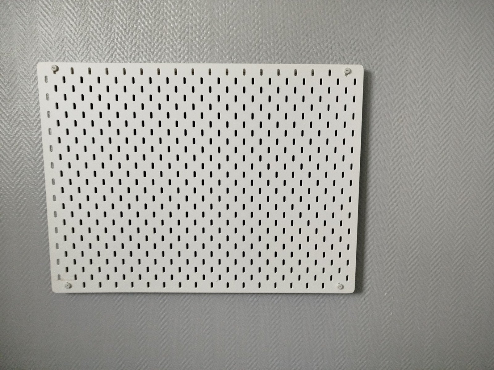 Ensemble IKEA panneau perforé  blanc + accessoires, Comme neuf, IKEA, Gris, Espace de rangement