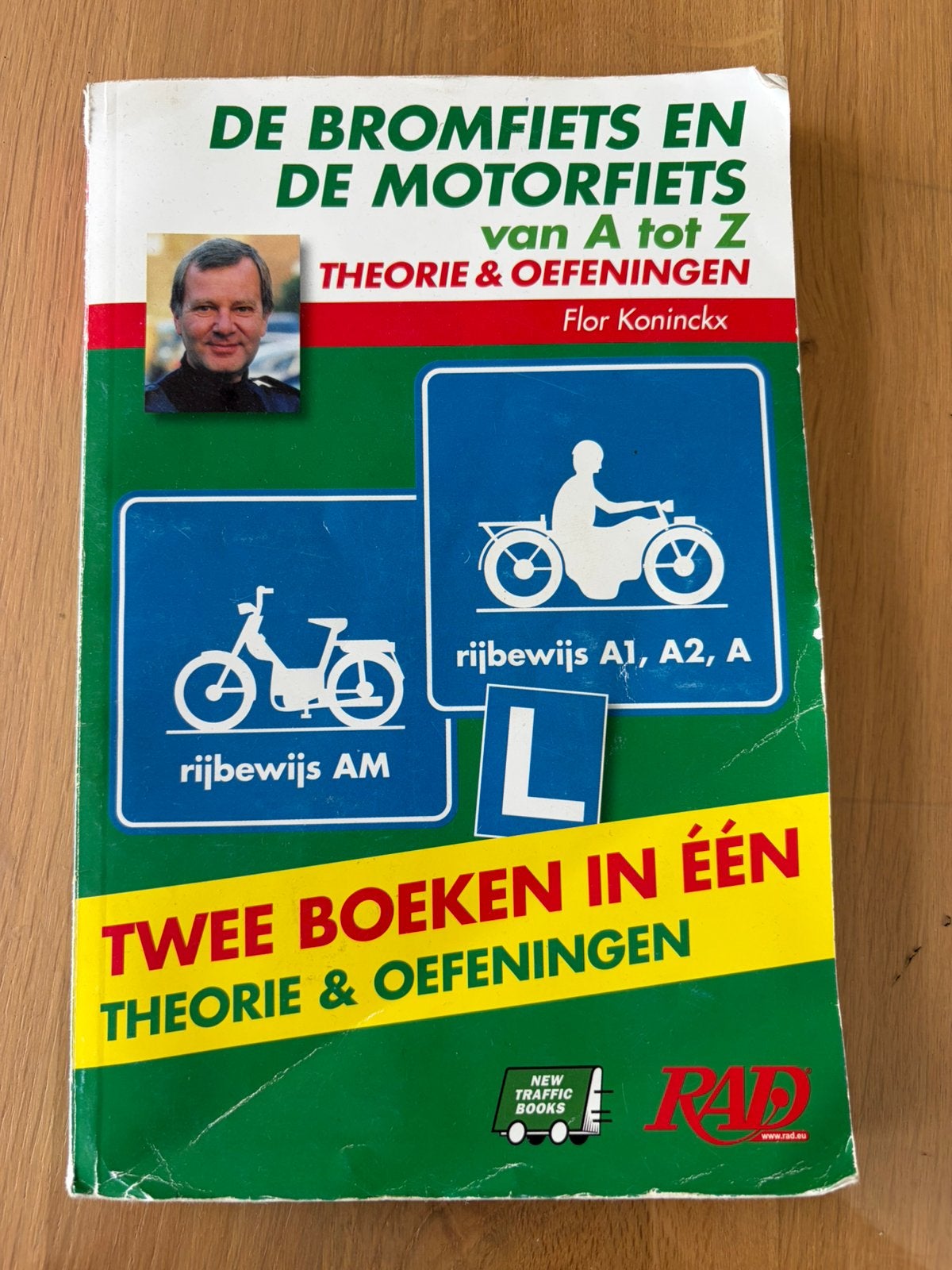Theorieboek bromfiets en motorfiets, Ophalen of Verzenden, Tayzen