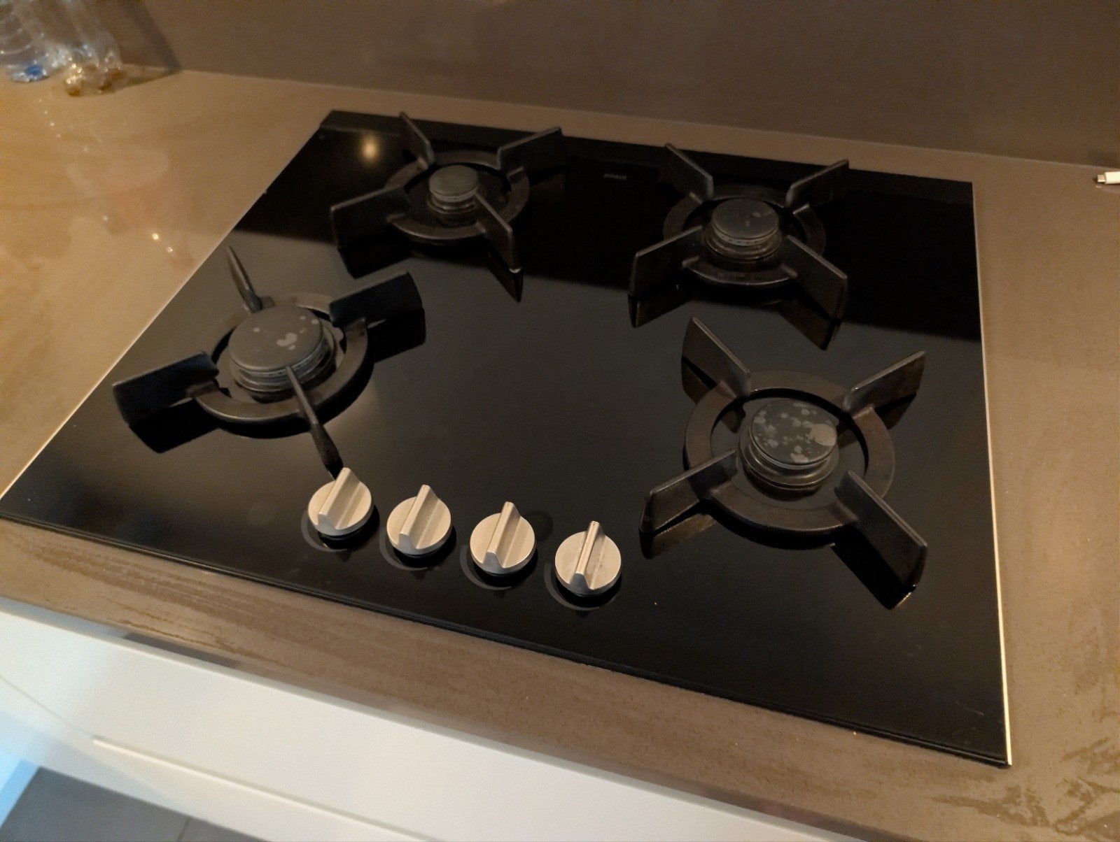 ATAG Gas-op-glas kookplaat (4 pitten – 60 cm) – Zwart kerami, Gaz, 4 zones de cuisson, Encastré, Enlèvement