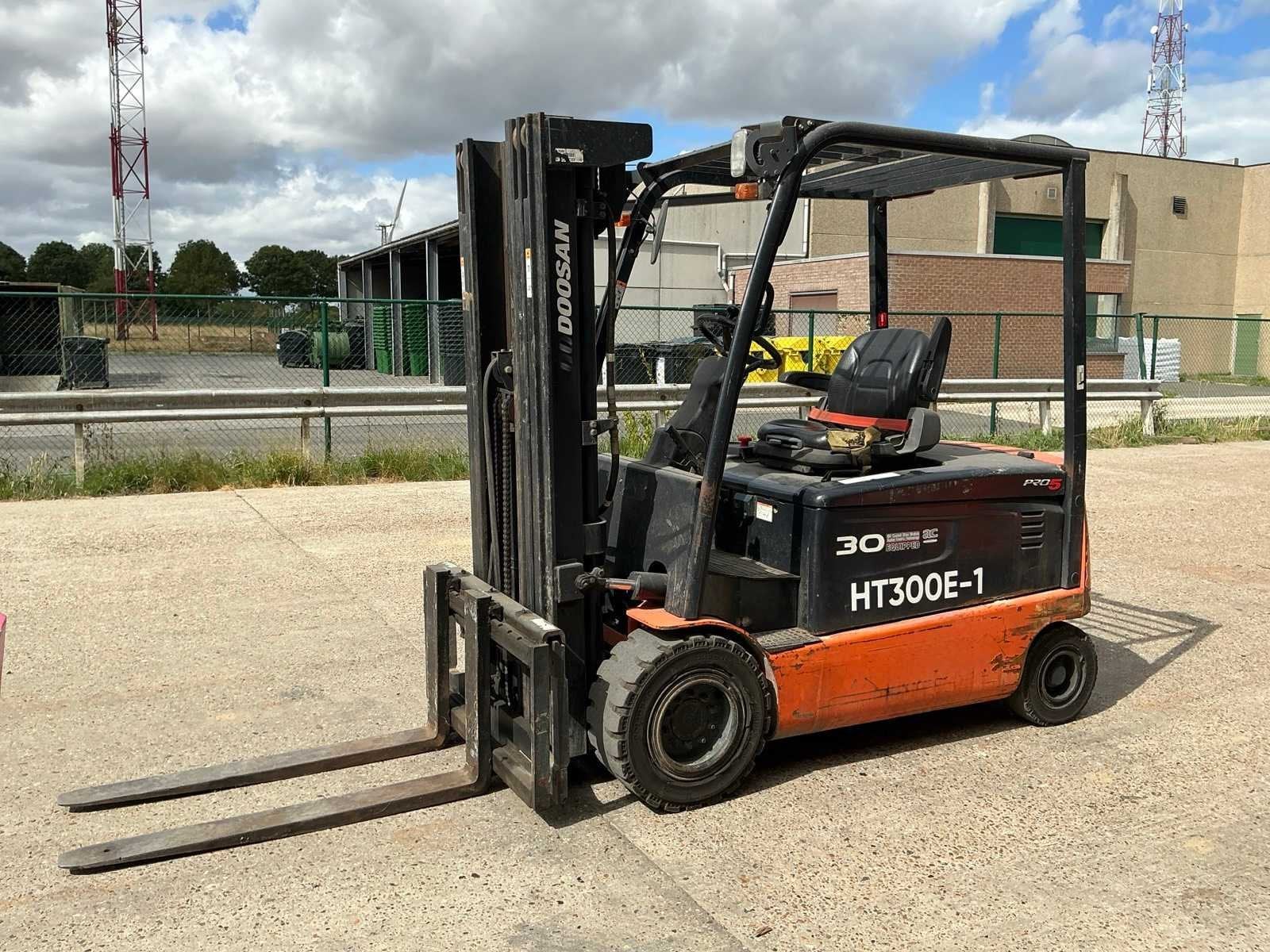 Chargeur élévateur Doosan B30X-5 2015, Articles professionnels, Machines & Construction | Chariots élévateurs & Transport interne