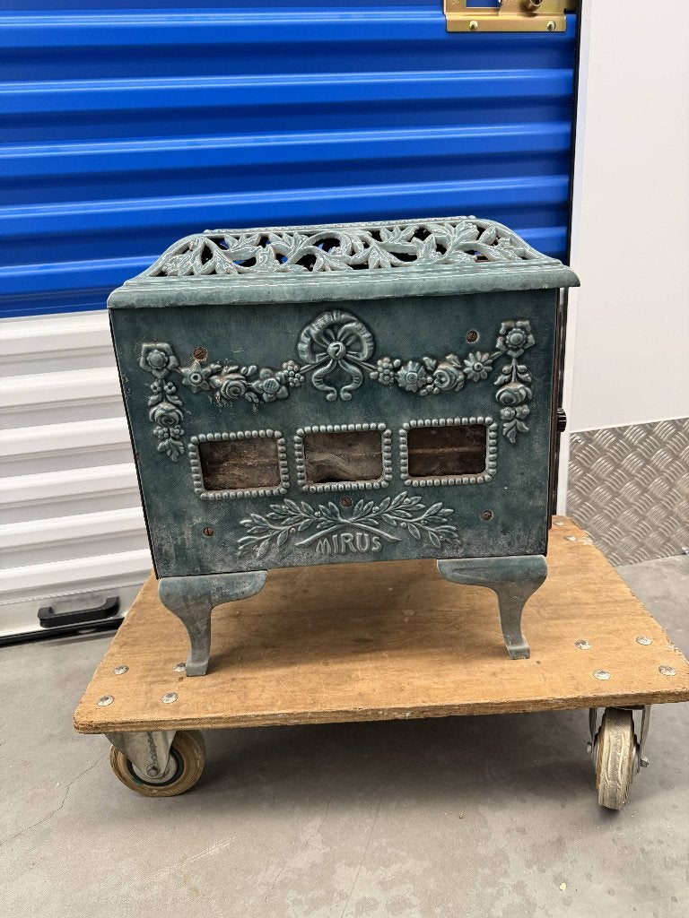 Ancien poêle MIRUS en fonte émaillée bleu-vert – Années 1920
