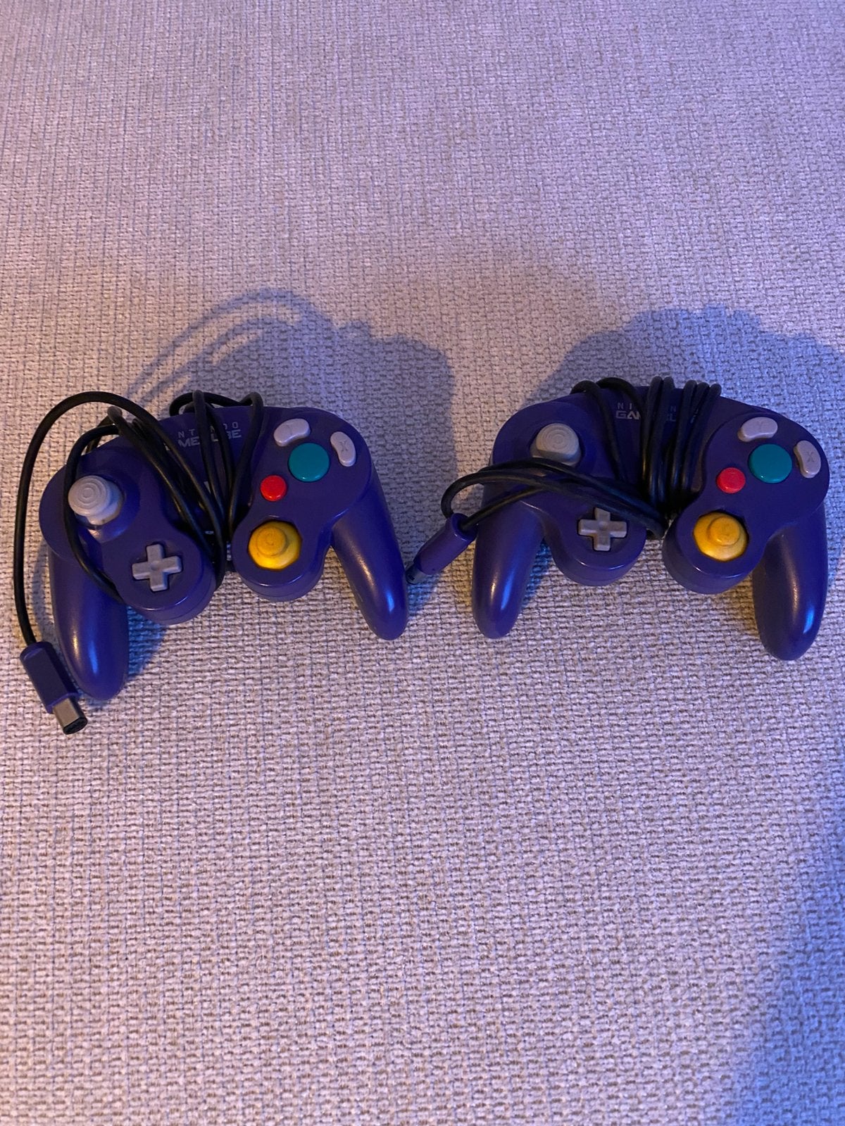 Lot de 2 Manettes GameCube Violettes Officielles Nintendo, Consoles de jeu & Jeux vidéo, Enlèvement, Utilisé