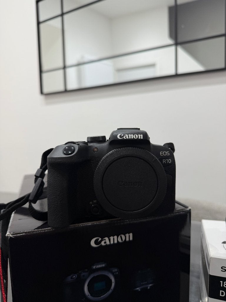 Canon EOS R10, Enlèvement, Comme neuf, Batterie, Canon