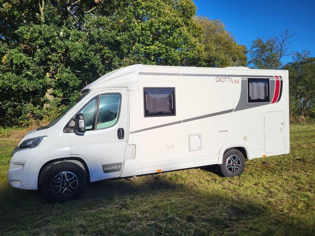 Compacte campers - Automatische versnellingsbak, Automaat, Fiat, Verwarmde buitenspiegels, 6 tot 7 meter