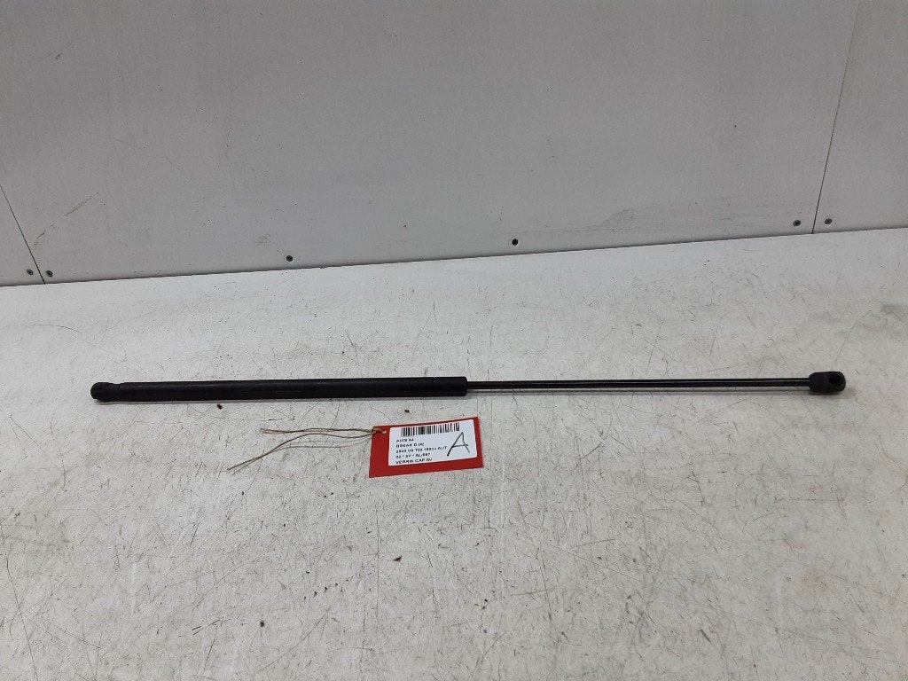 VERIN DE CAPOT Audi A4 Avant (B5) (01-1994/09-2001), Mevr. I. Hauben, Audi, Utilisé, Rue de l'Espoir 34 34
4030  GRIVEGNÉE, BE