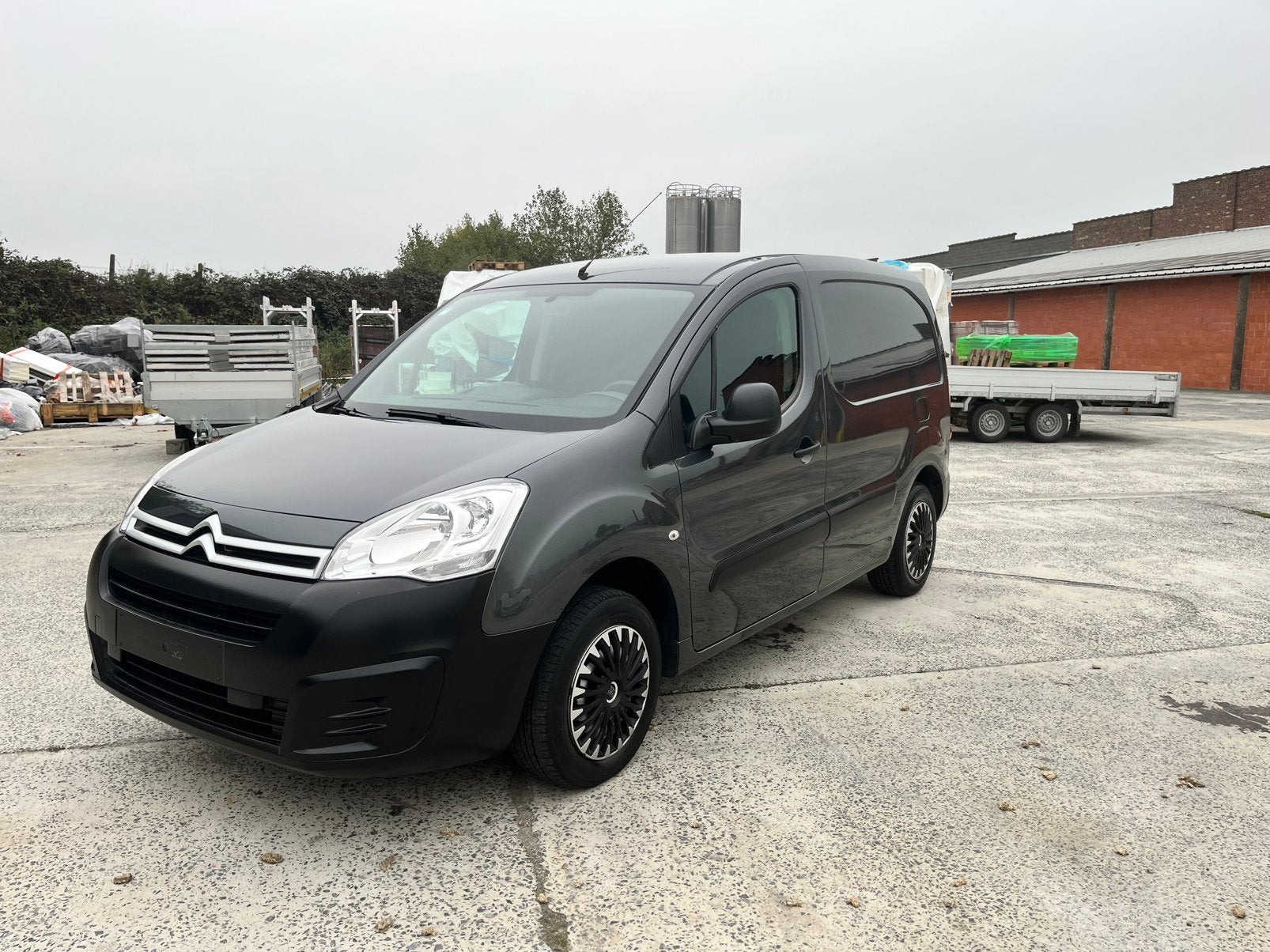 Citroën Berlingo Essence 88Dkm ! ! !, Autos, Argent ou Gris, Euro 6, Entreprise, Boîte manuelle