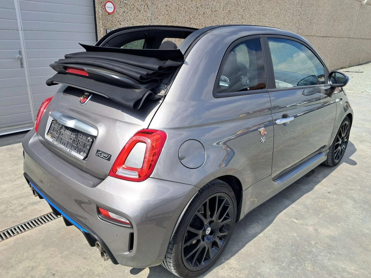 Abarth 595 Pista 1.4 cabriolet (bj 2022, automaat), Auto's, Automaat, 4 zetels, Stof, Gebruikt