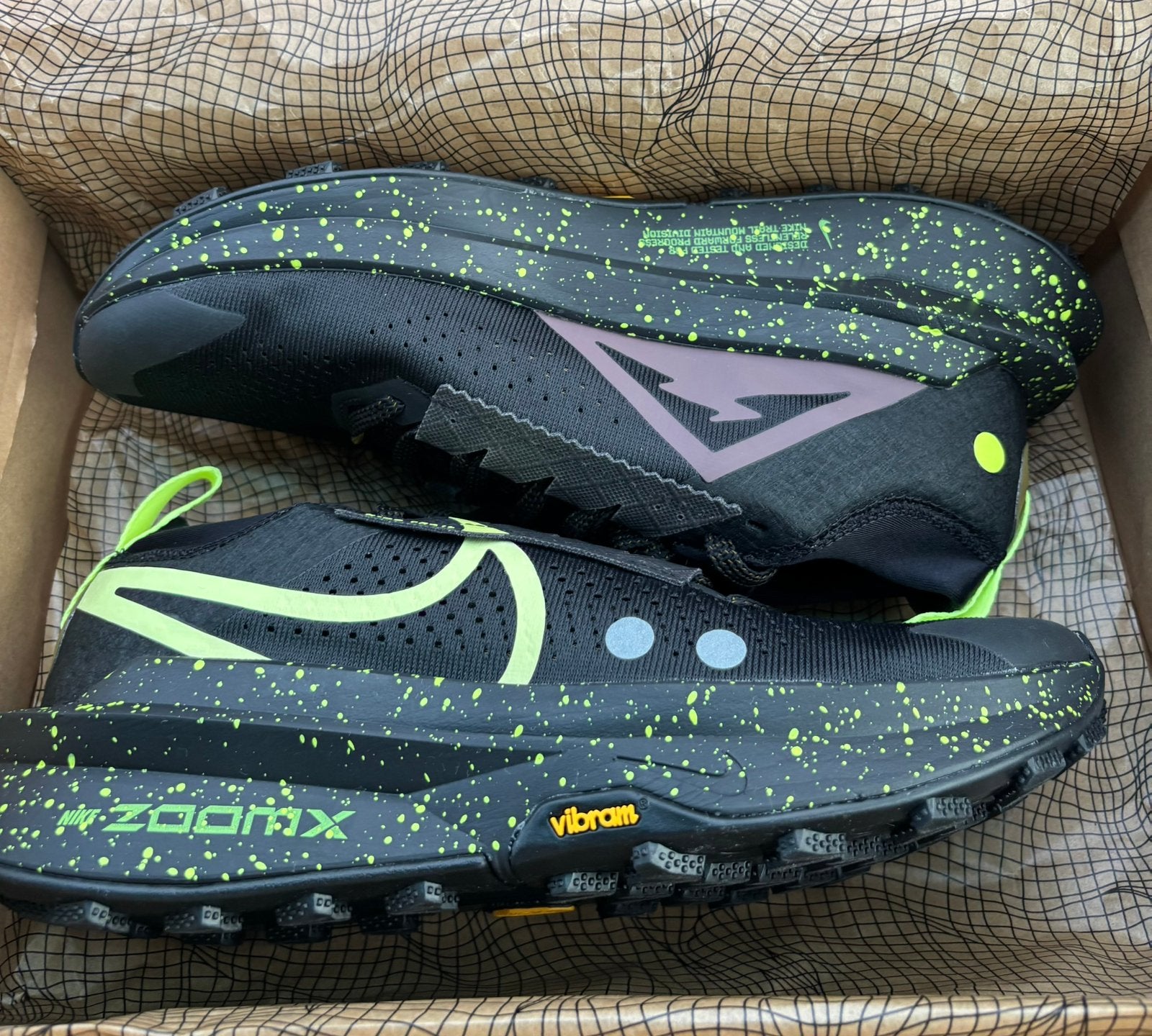 Nike ZoomX Zegama trail 40.5, Ophalen of Verzenden, Nieuw, Meerkleurig, Hardlopen of Fietsen