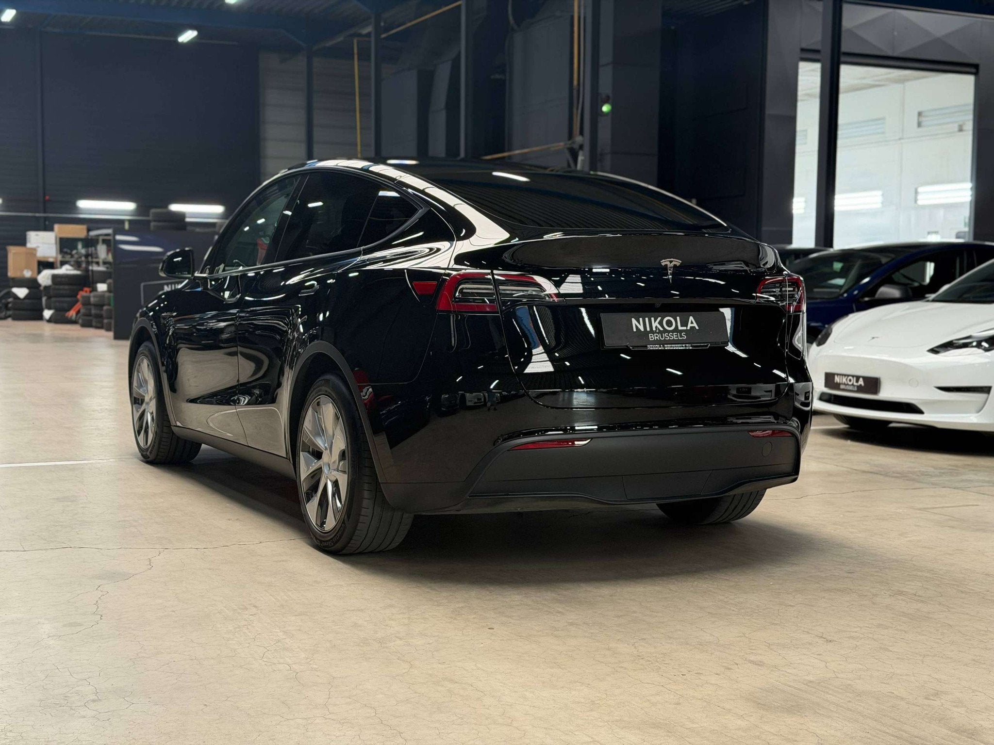 Tesla Model Y RWD - PREMIUM - HIGHWAY AUTOPILOT (bj 2024), Auto's, Achterwielaandrijving, Gebruikt, Zwart, Zwart