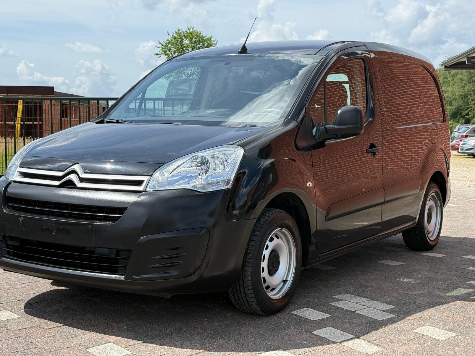 Citroen Berlingo 1.6ehdi bj 2018 km 74.000 gekeurd vvk, Autos, Euro 6, Entreprise, Boîte manuelle, Noir