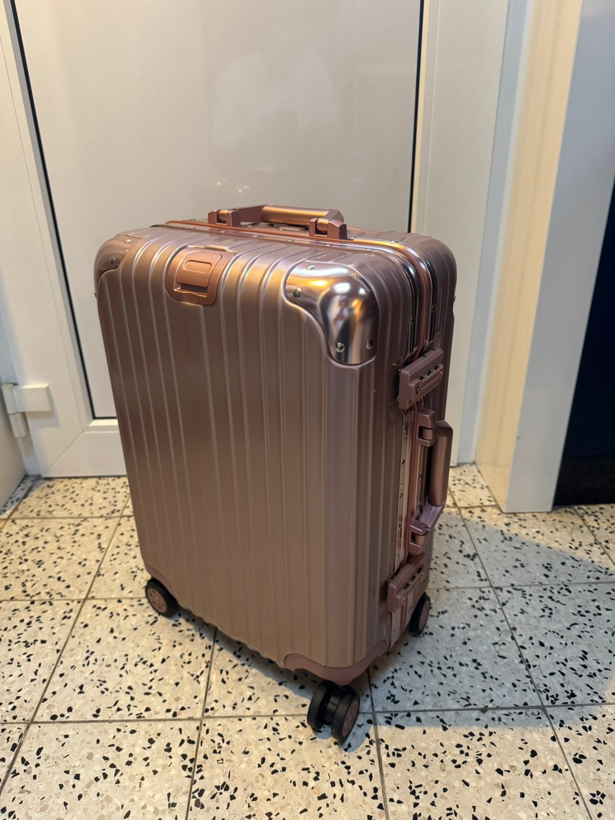 Suitcase High quality, 50 tot 60 cm, Nieuw, Ophalen of Verzenden, Slot