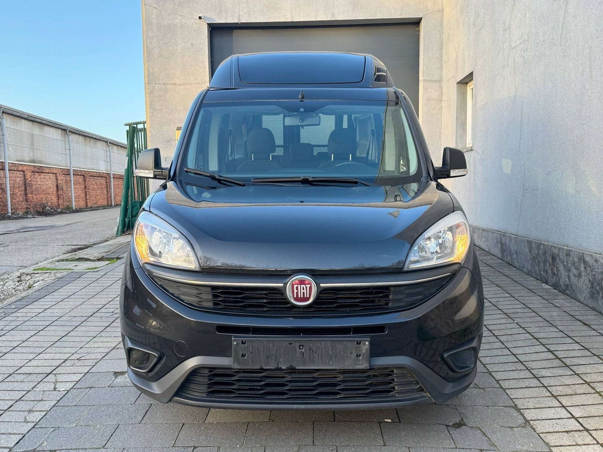 Fiat Doblo 1.4i 2017 116000 KM TPMR PMR INVALIDE VERHOOGD, Auto's, Gebruikt, 4 cilinders, 95 pk, Zwart