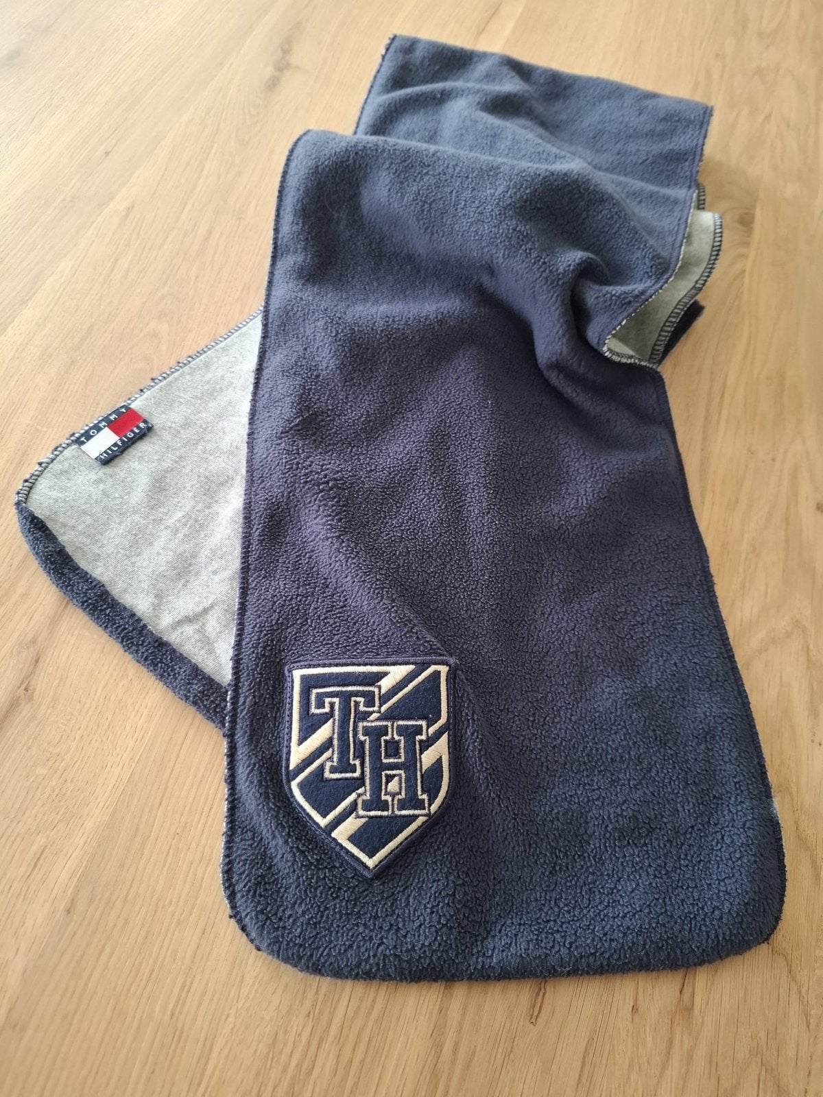 Mooie fleece sjaal van Tommy Hilfiger, Ophalen of Verzenden, Zo goed als nieuw, Jongen of Meisje, Sjaal