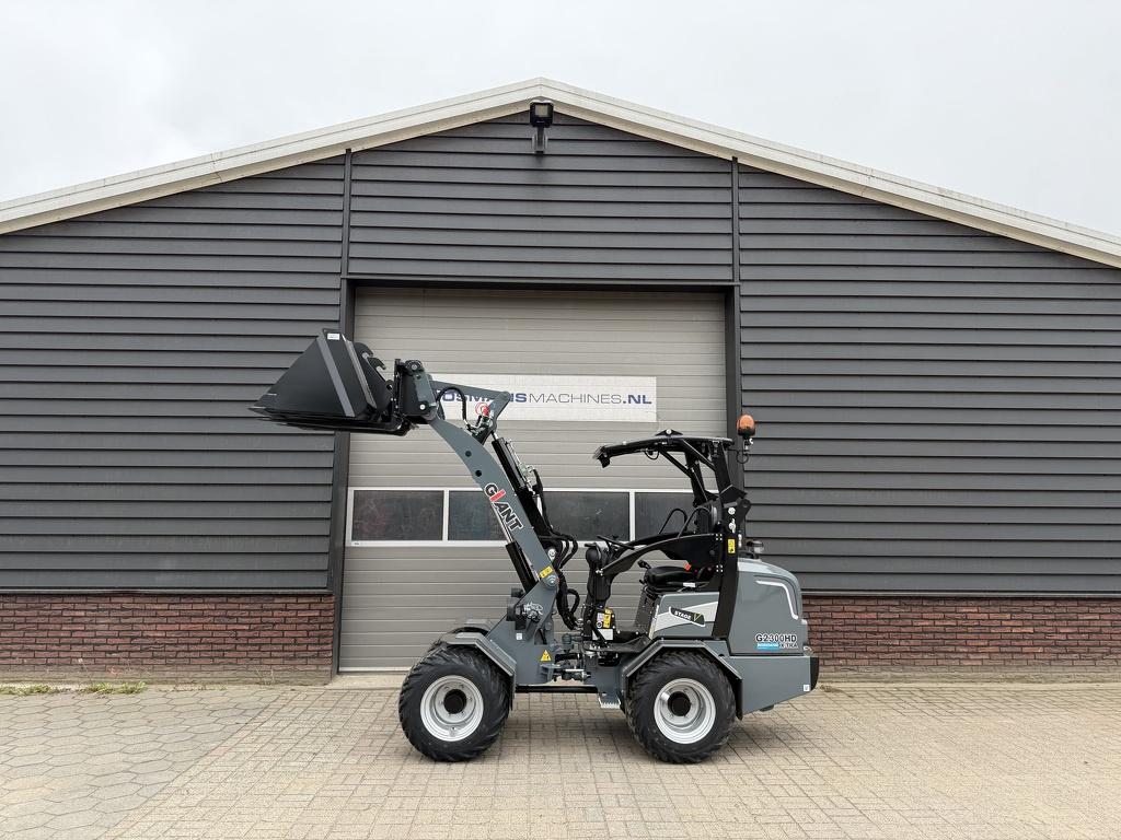Giant G2300 X-TRA HD ''grey edition'' minishovel / kniklader, Articles professionnels, Machines & Construction | Grues & Excavatrices