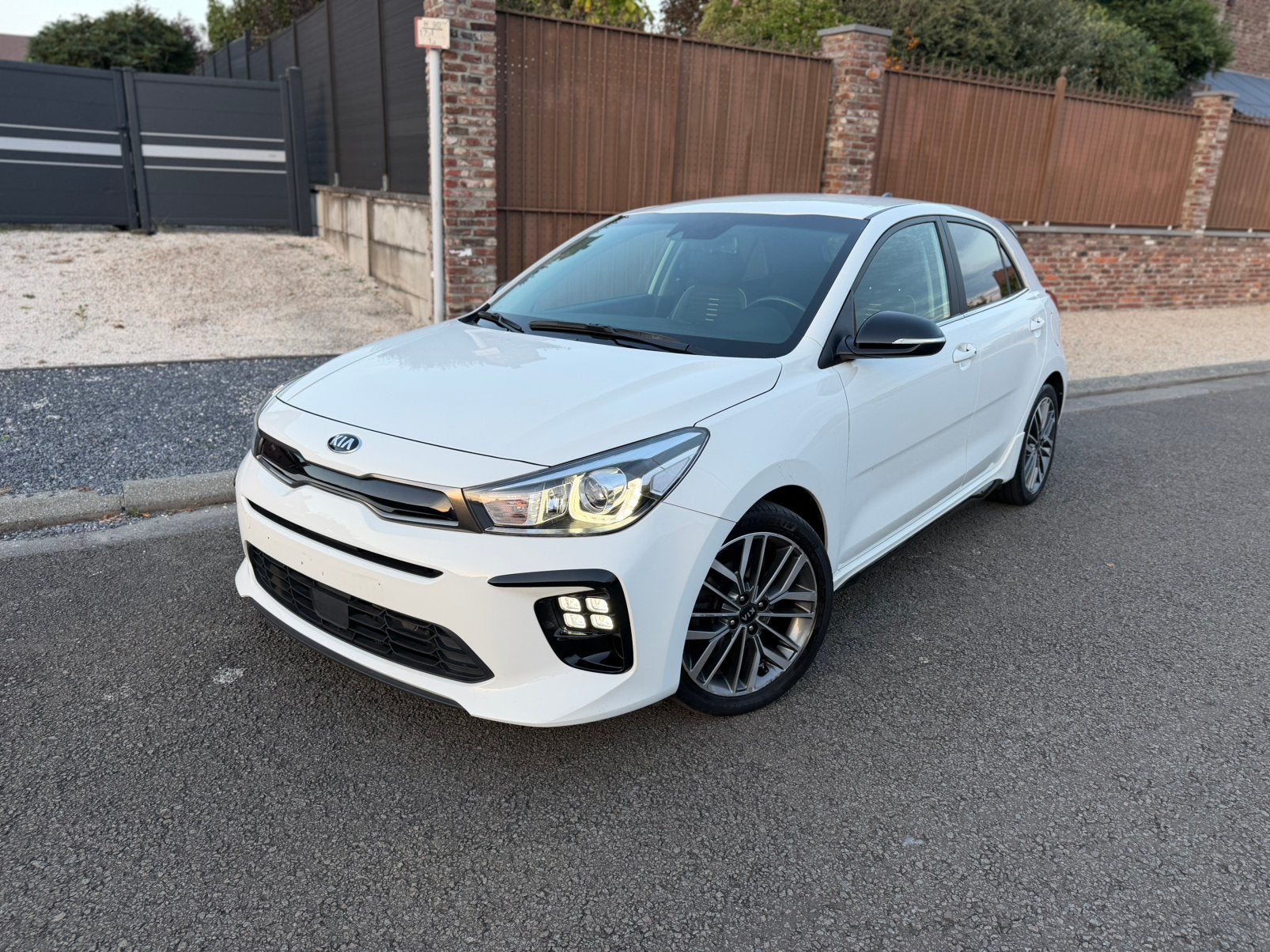 Kia rio 1.0 T-gdi GT-line essence automatique, Auto's, Automaat, Dealer onderhouden, Wit, 5 deurs
