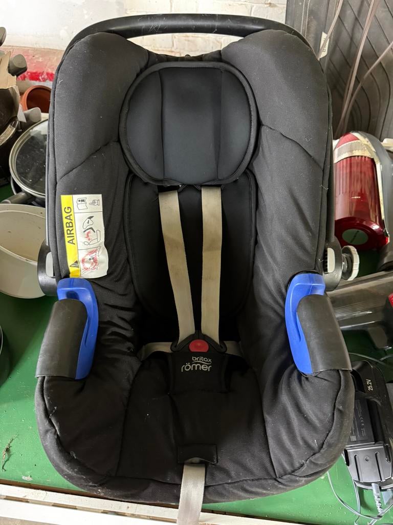 Romer Britax Isize maxicosy met 2 isofix-basen, Ophalen, Zo goed als nieuw, Romer, Isofix