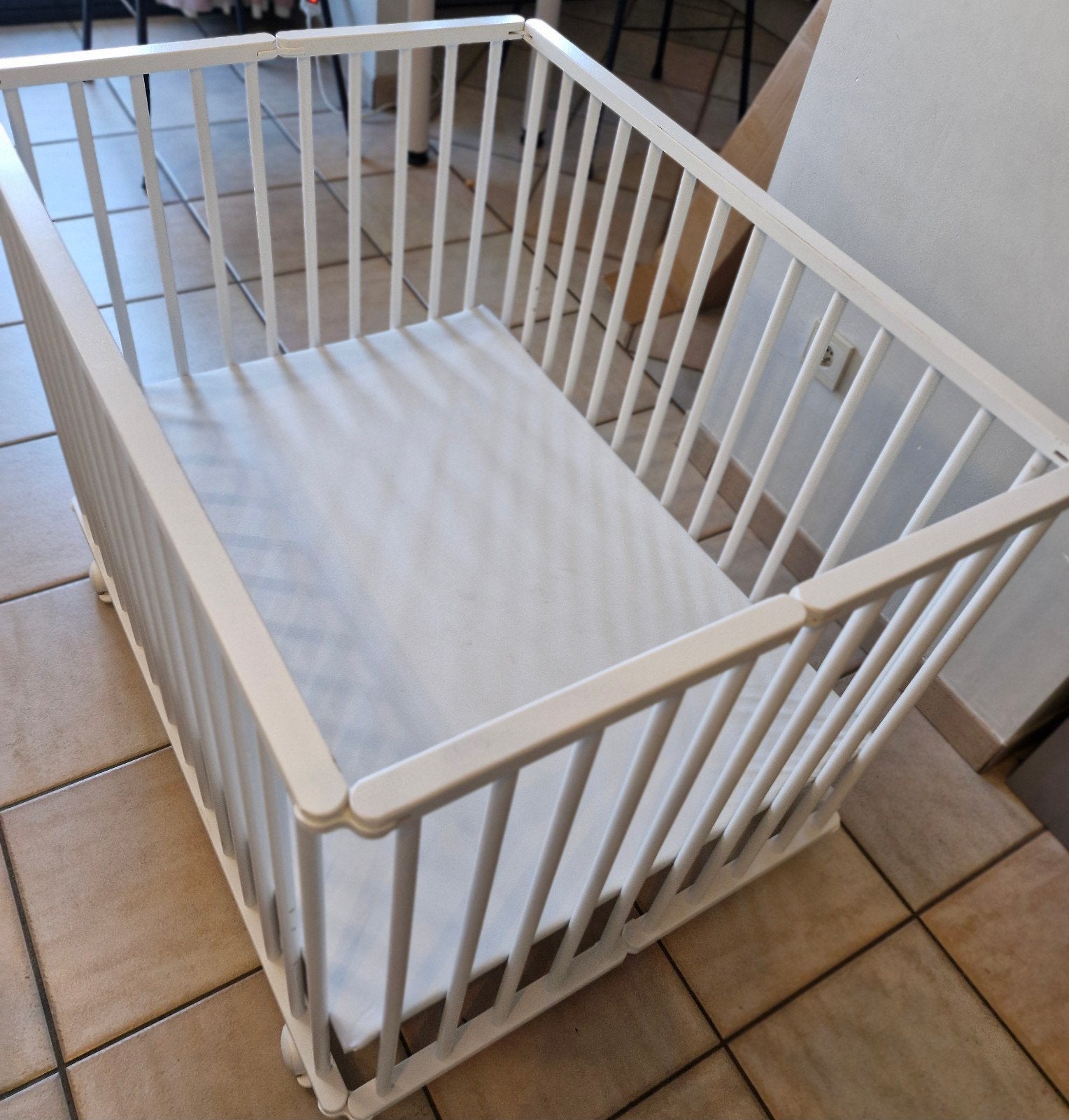 Witte opvouwbare box Puck met wieltjes + matras, Ophalen, Gebruikt, Rechthoekig, In hoogte verstelbaar