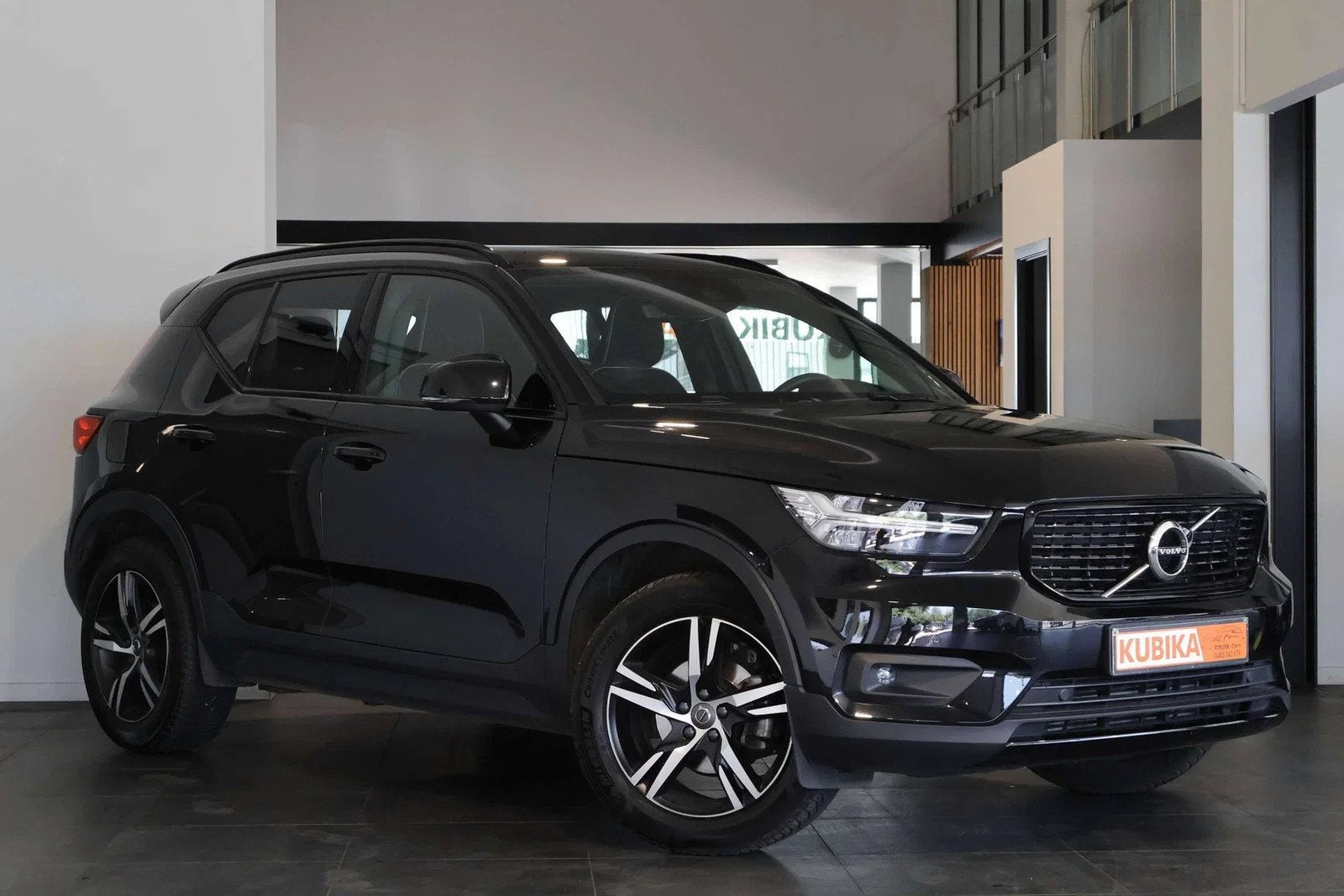 Volvo XC40 XC40 1.5 T2 Momentum Pro Geartronic Trekhaak Gara, Auto's, Automaat, Gebruikt, Zwart, 5 zetels