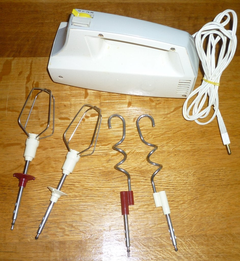 Batteur électrique Moulinex – vintage + 4 accessoires, Enlèvement ou Envoi, Utilisé