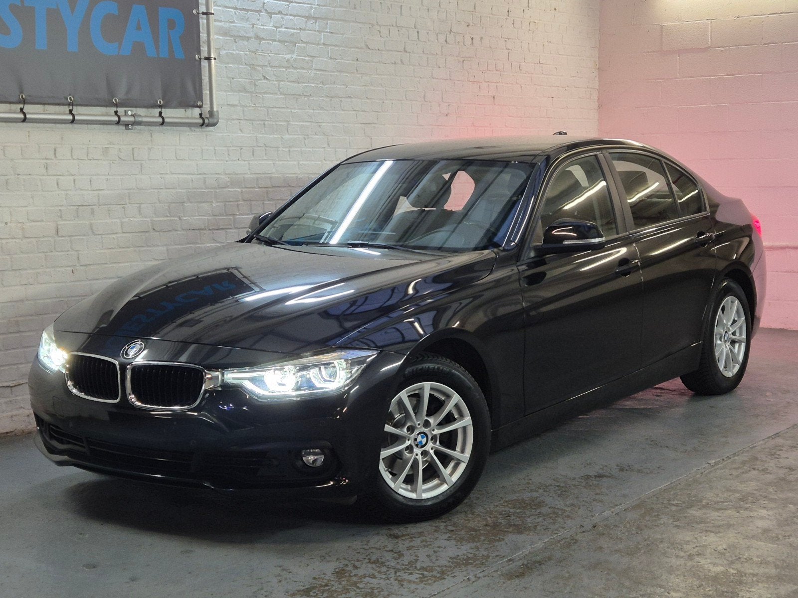 Bmw 318i Autom.-03/2016-1eig.-83000km-Topstaat-Garantie, Zwart, Leder, 3 cilinders, 3 Reeks