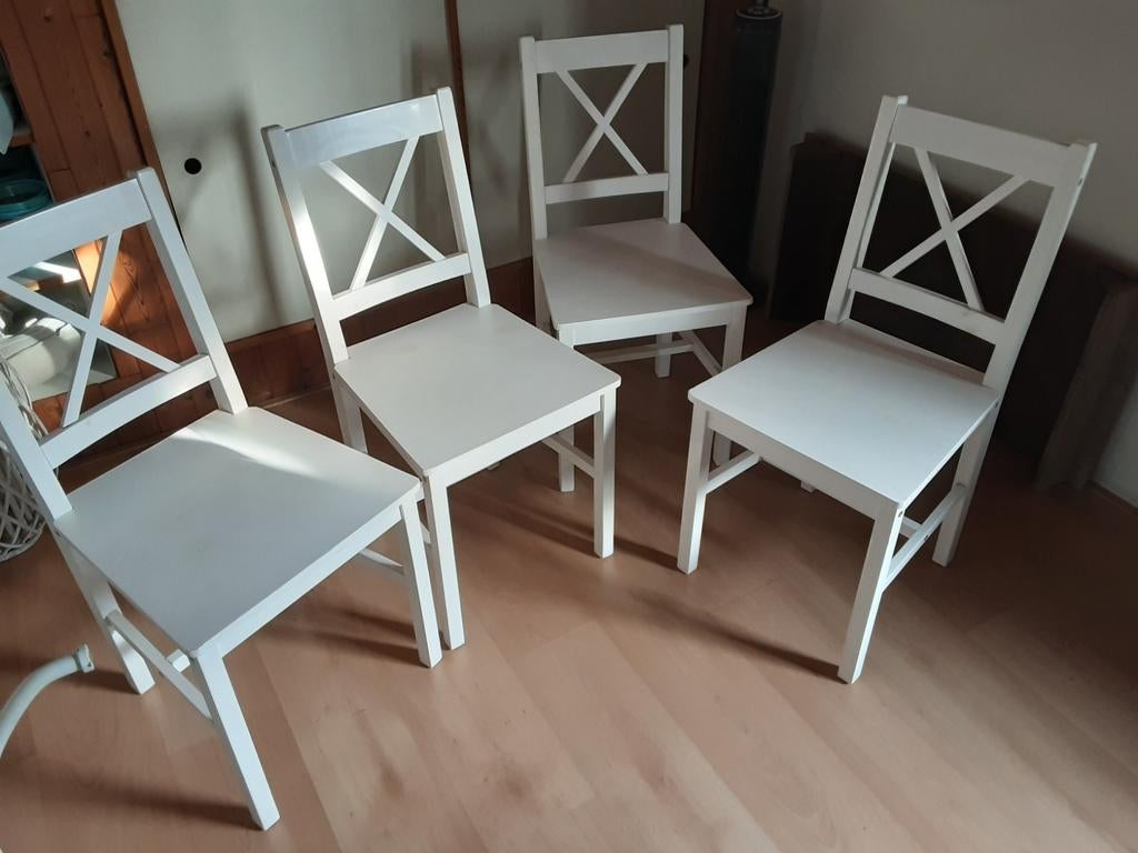 4 witte stoelen, Ophalen