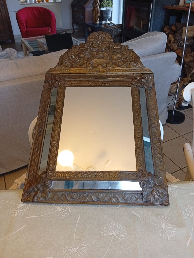 Ancien miroir à parecloses - bois + laiton repoussé, Enlèvement